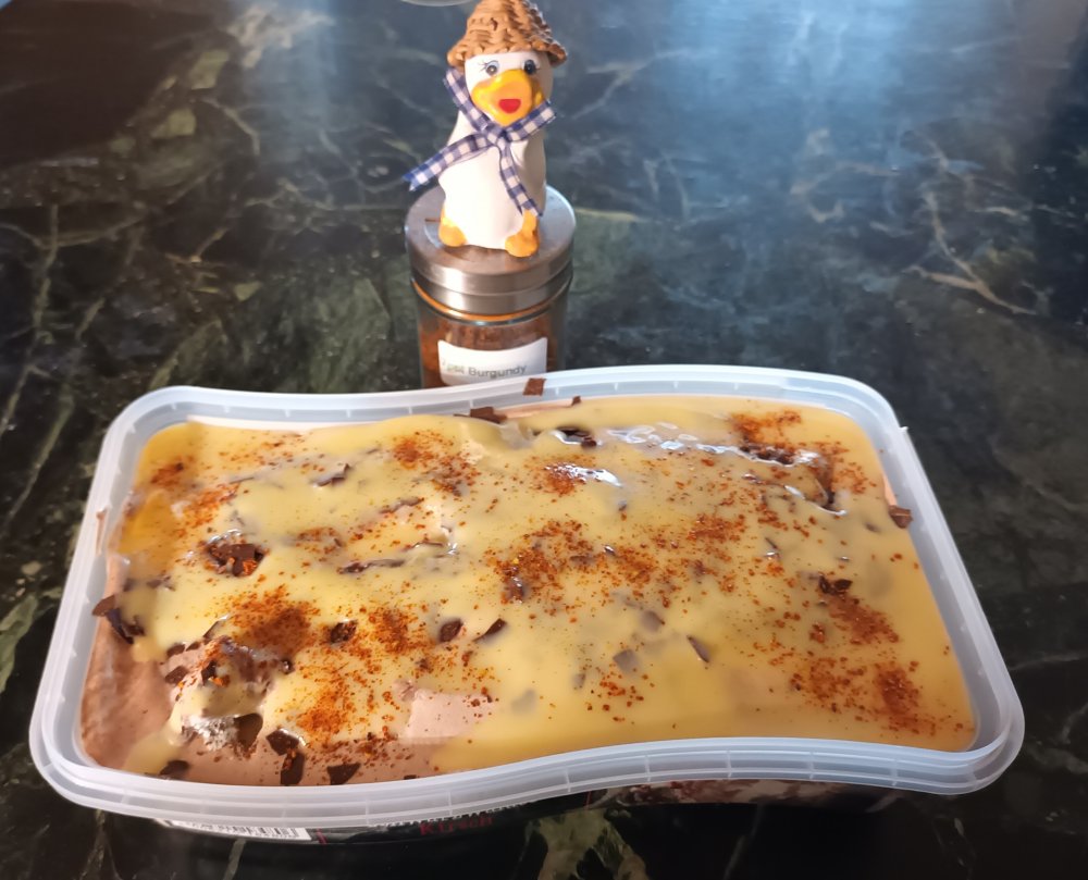 Schwarzwälder Eis mit Eierlikör & 7pot Burgundy.jpg