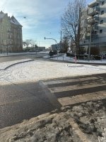 Nicht von Eis und Schnee befreite Gehwege, a, 07.01.2026, 11.10 Uhr.jpg