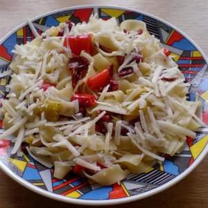 Tomaten-Peperoni Pasta
