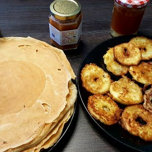Apfelringe im Pfannkuchenteig