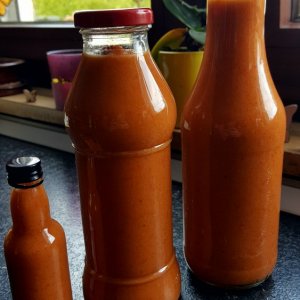 Carolina Reaper/Bhut Jolokia/Bleeding Jigsaw - Banane