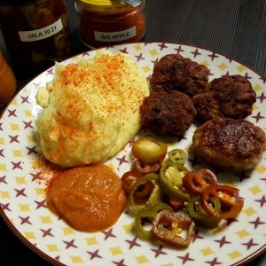 Fleischküchle mit Püree und 🔥