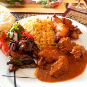 Lammfleisch mit Beilagen