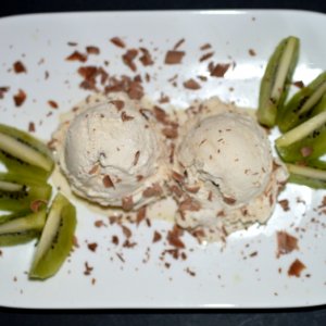 Walnuss Eis Mit Kiwi