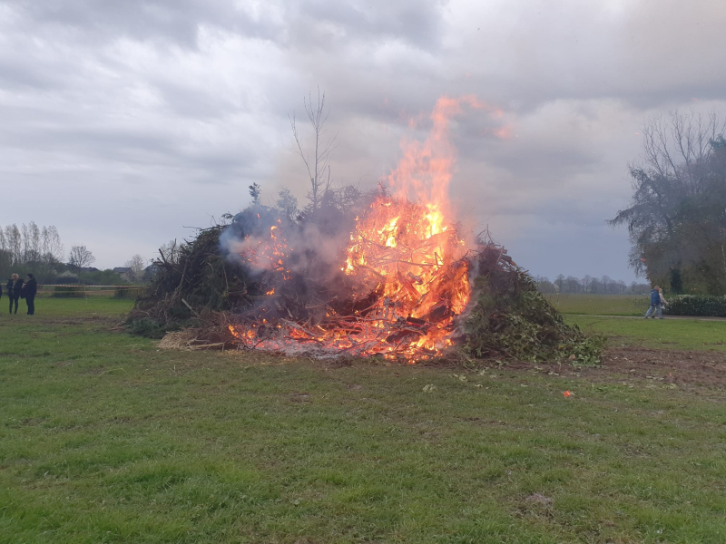 2024-04-01 Osterfeuer.JPG