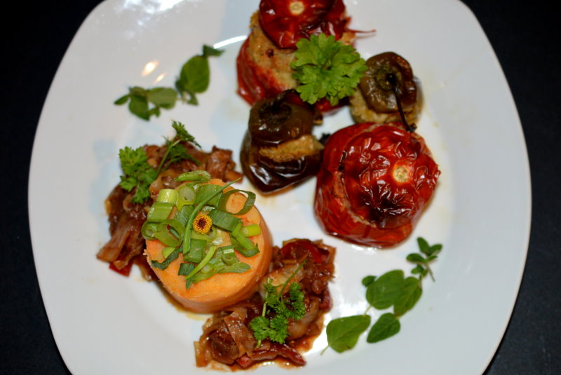 Gefüllte Stripped Cavern Und RBB Zu Süßkartoffelstampf Und Kohl