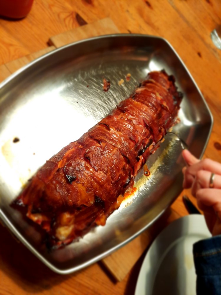 Hähnchen-Baconbomb mit Zwiebel-Jalapeño-Füllung