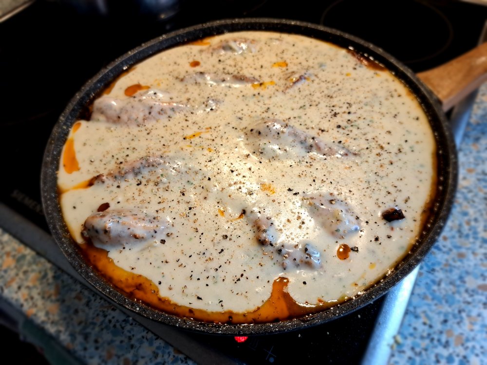 Hähnchenbrust in Gorgonzolasoße.jpg