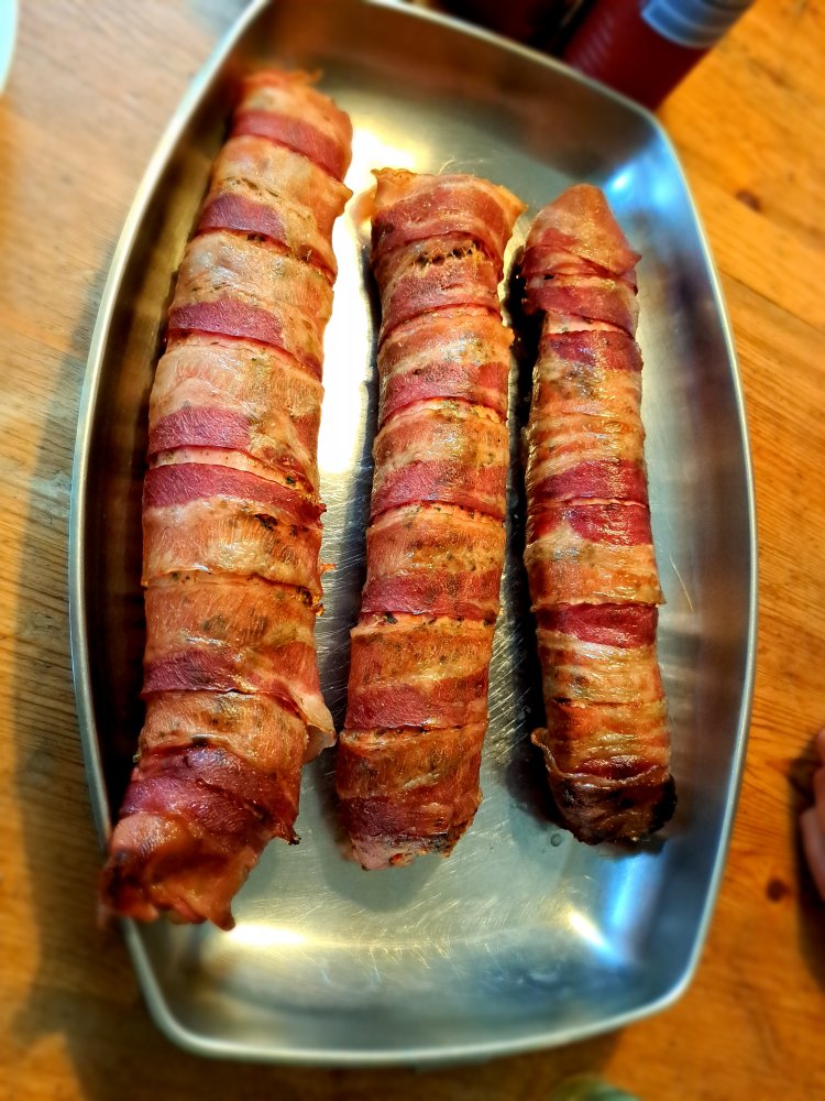 Lende in Bacon aus dem Smoker 01.jpg