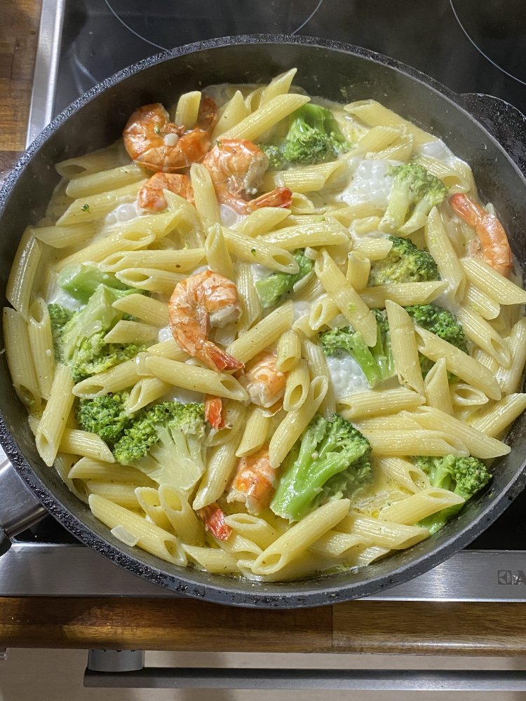 Penne mit Garnelen und Brokkoli