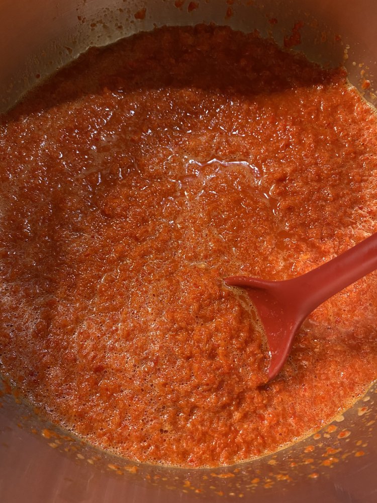 Pürierte Rocotos mit Zitronensaft aufkochen