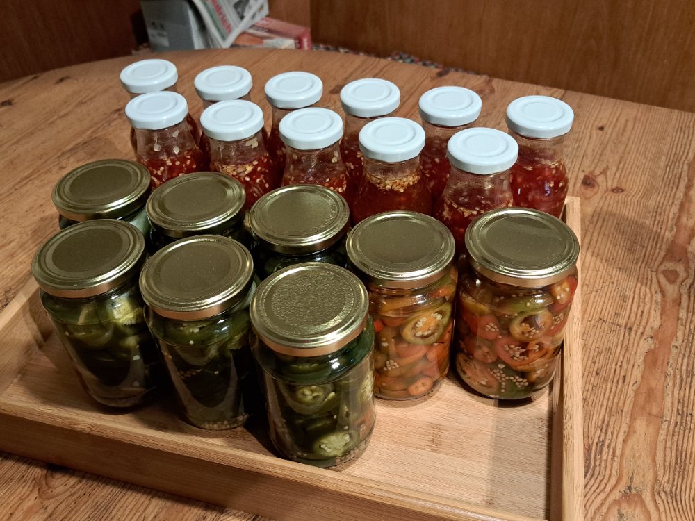 Sweet Chilisauce & Jalapeño Slices.jpg